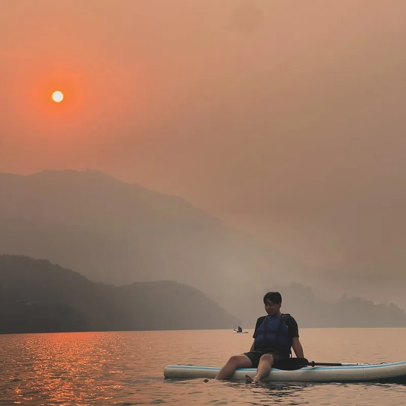 Standup Paddleboarding in Fewa Lake!