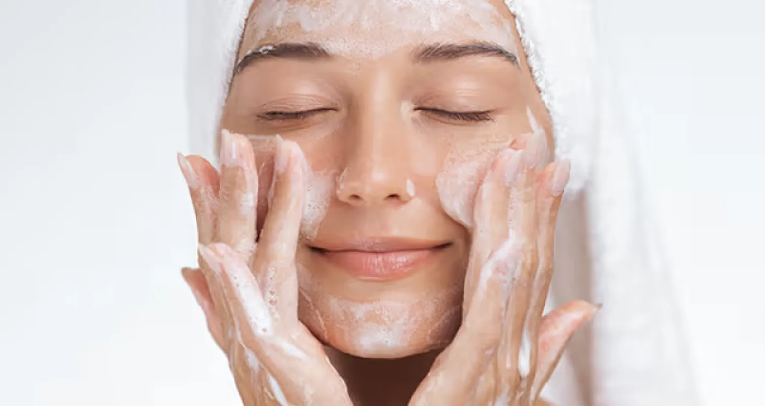 Facial Item